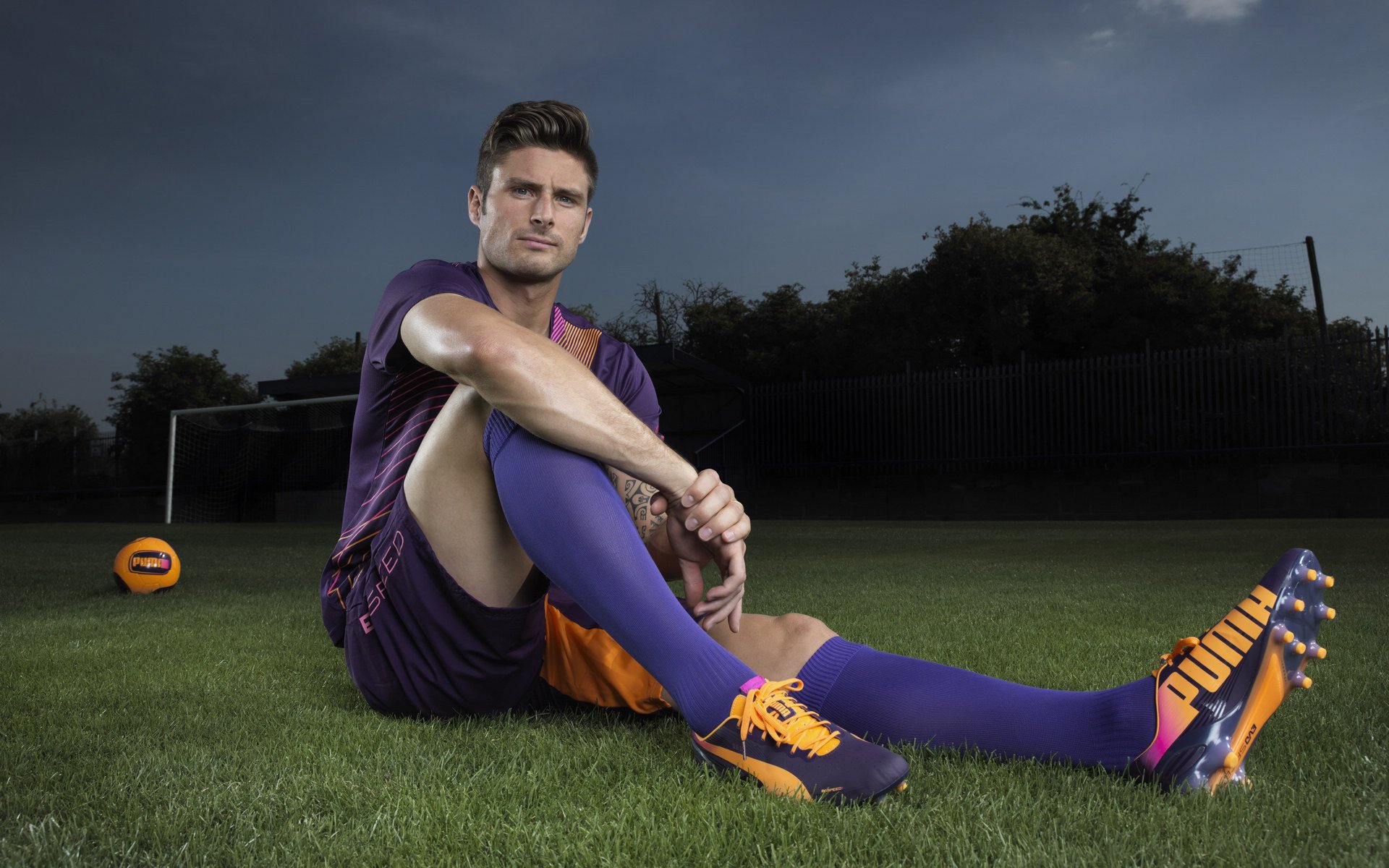 星空体育官方入口-绿色环保足球场不断扩展，推动城市绿色低碳目标实现，足球场绿色颗粒是什么